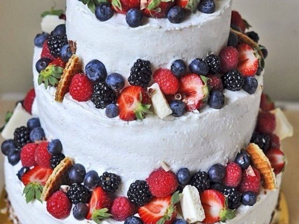 Торт с ягодами: рецепты с фото, красивое украшение, советы