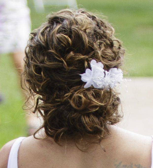 Свадебная прическа «локоны»: идеи на длинные волосы и короткую стрижку, с фатой и без нее, под стилистику свадьбы, советы для укладки распущенных локонов