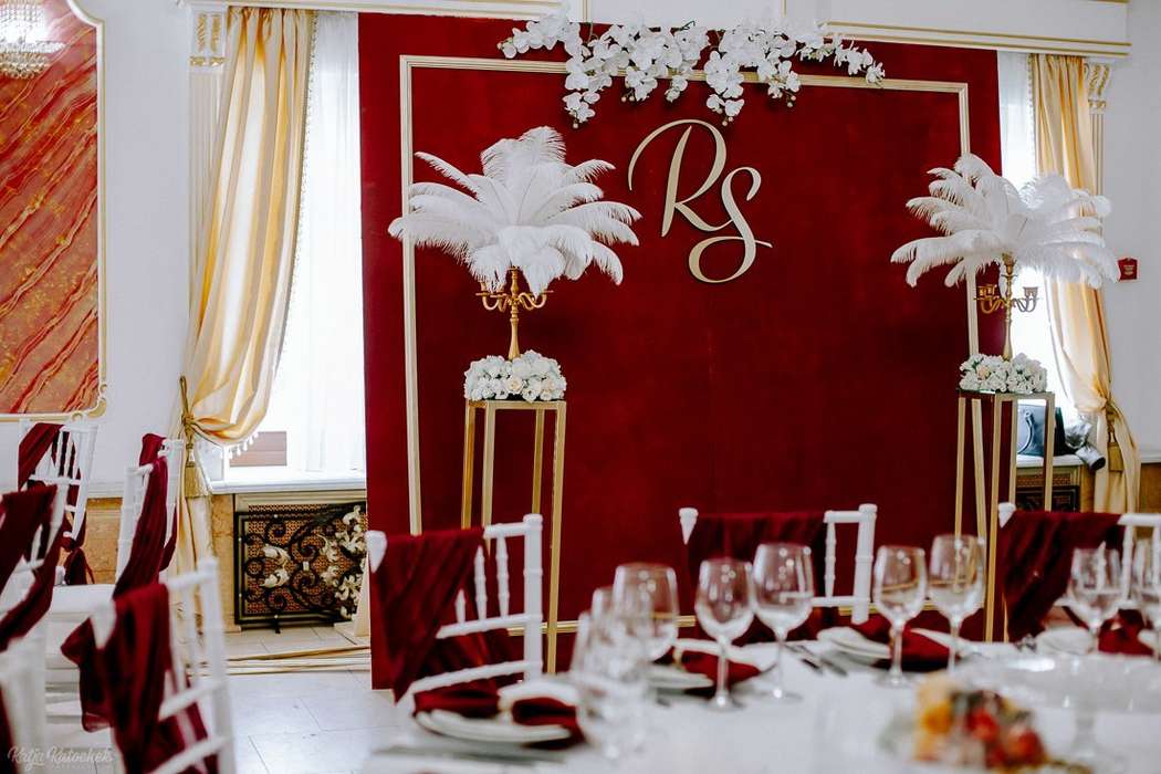 Оформление свадебного зала, декорирование стола и красивые декорации
 - 24 фото