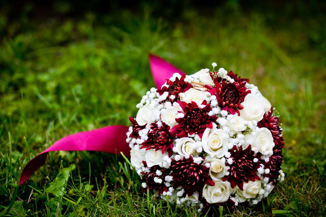Изучаем фаворита: как выглядит совершенный букет невесты из лилий
