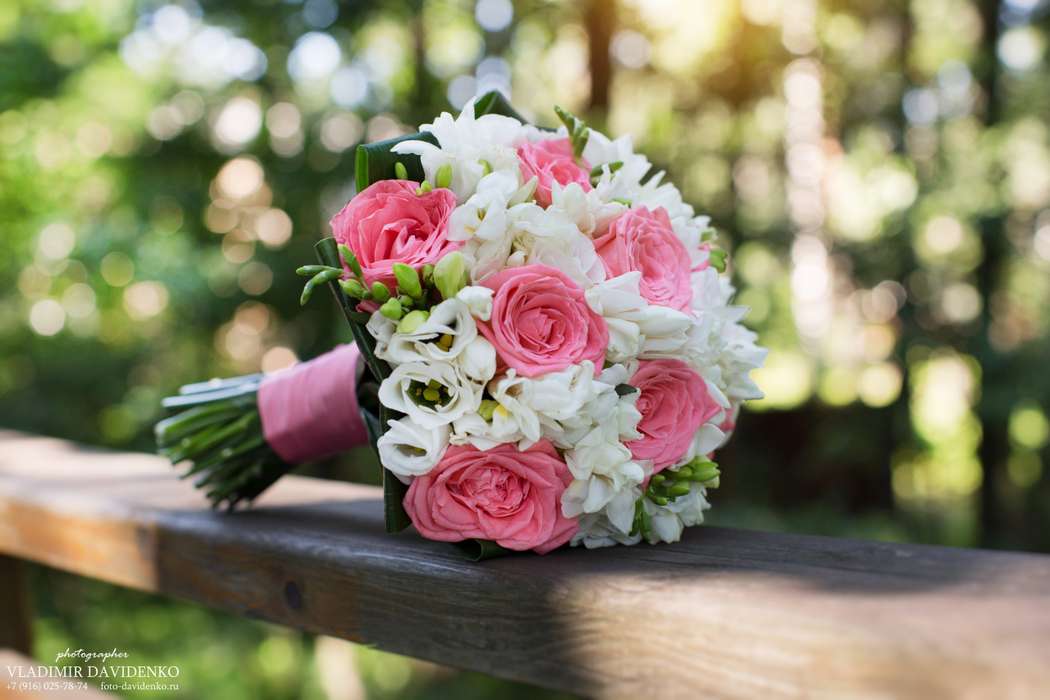 Безукоризненный вкус: как правильно выбрать букет невесты из белых роз