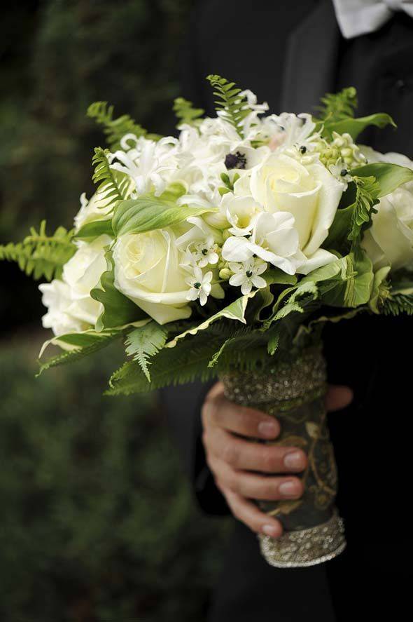 Фото, как может выглядеть букет невесты из калл – от белых до темно-вишневых