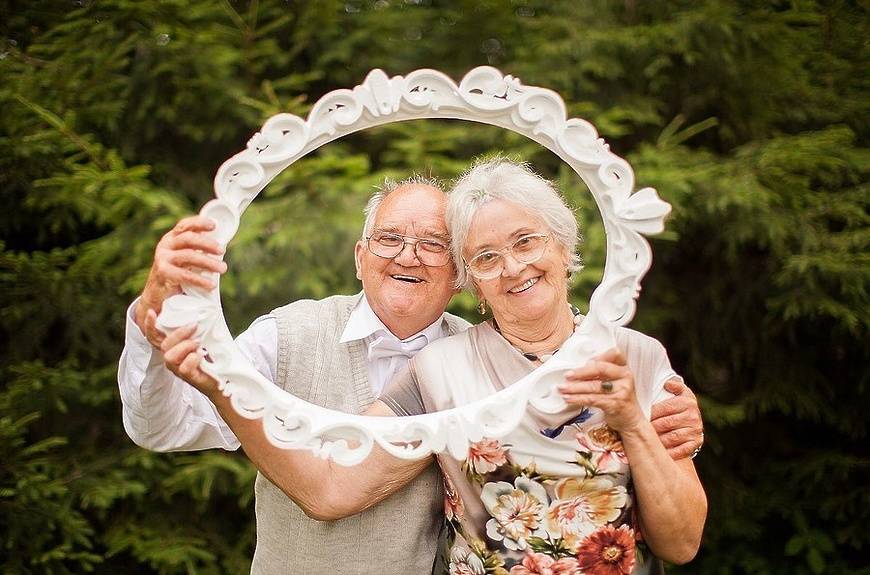 50 лет совместной жизни: какая это свадьба и почему, главные традиции и атрибуты, что дарят, как проходит торжество