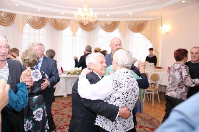 80 лет свадьбы: дубовая годовщина брака