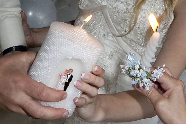 Традиция передачи семейного очага на свадьбе