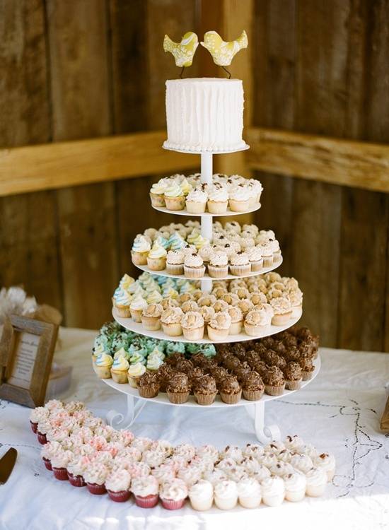Свадебный торт с капкейками - вкусно и красиво :: syl.ru