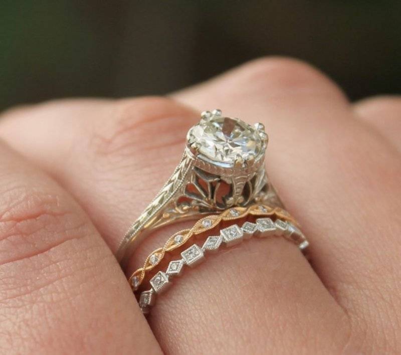 Красивые кольца с камнем