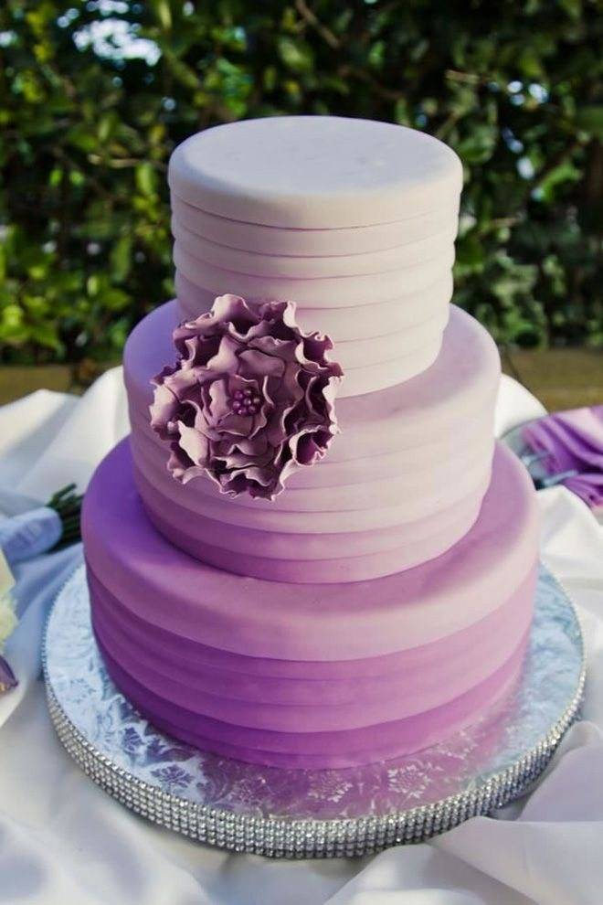Свадебный торт фиолетовый в тренде [2021] – фото ? & советы по декору