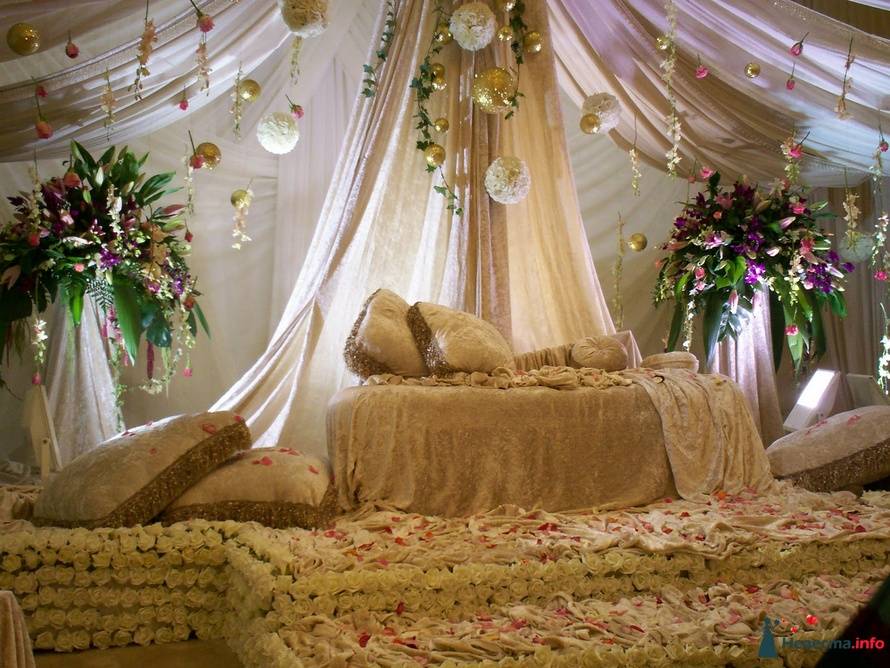 Украшение спальни для первой брачной ночи