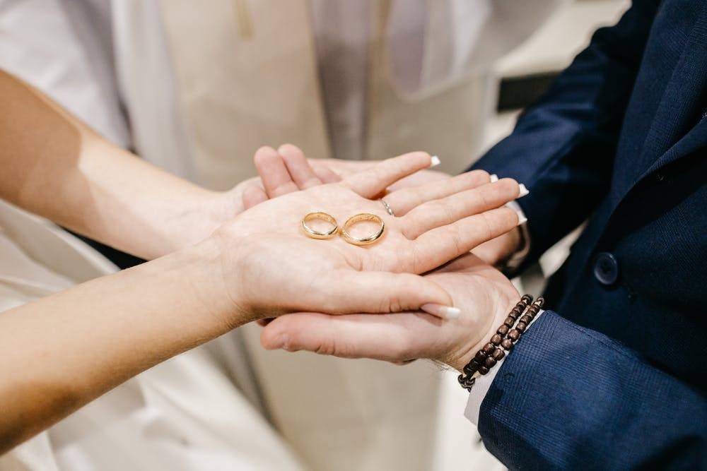 Приметы с обручальным кольцом - куда деть после развода