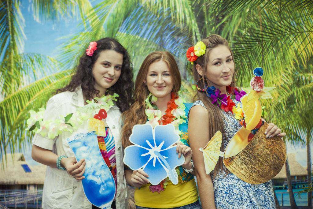 Жаркая вечеринка – девичник в гавайском стиле: идеи для вечеринки