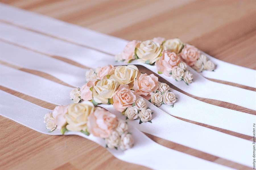 Как сделать браслеты из цветов для подружек невесты?