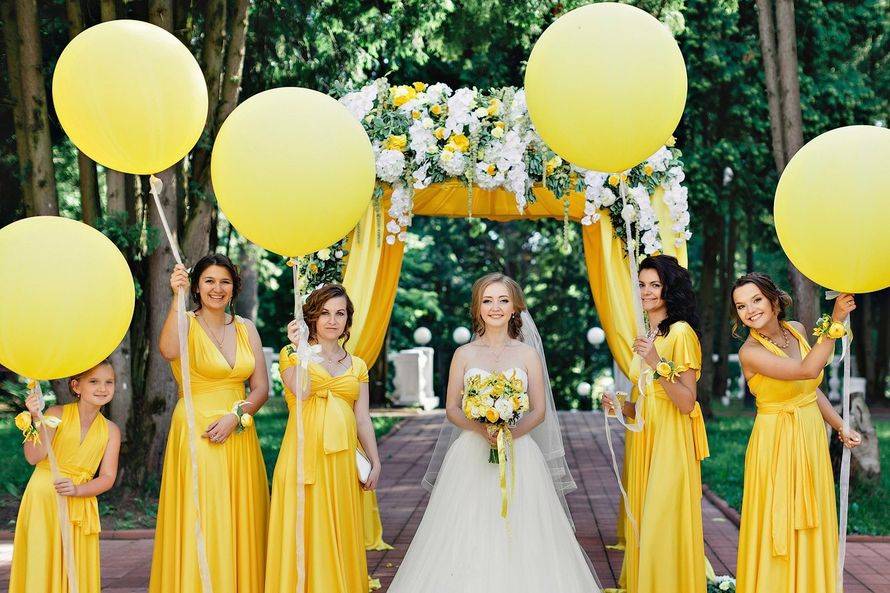 Желтое свадебное платье: что означает, фасоны, аксессуары