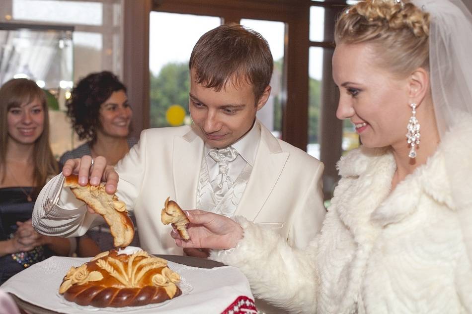 Каравай на свадьбу: приметы, традиции и рецепт изготовления свадебного хлеба