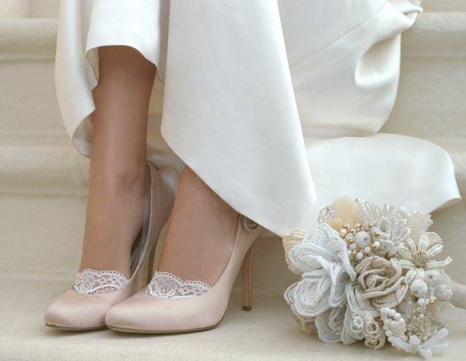 Свадебные туфли на танкетке – как выбрать модель для невесты