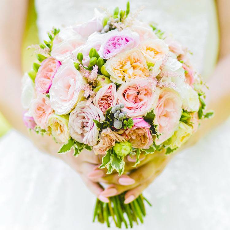 Букет невесты из пионовидных роз: фото и идеи красивого оформления композиции