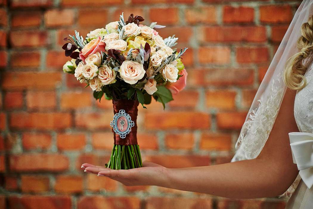 Бежевый букет невесты на свадьбу [2019] – фото? & композиции