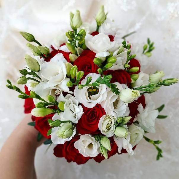 Свадебный букет невесты из альстромерии – чувственная экзотика перу