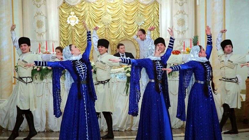 Традиции чеченцев - гостеприимство, семья и свадьбы в чечне