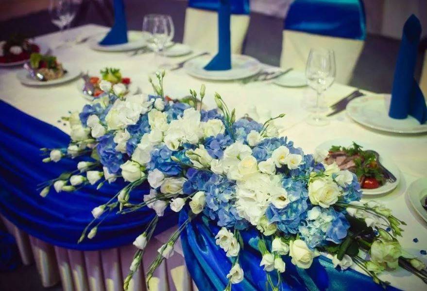Украшения зала на свадьбу: синие и бело-синие тона, оформление по правилам