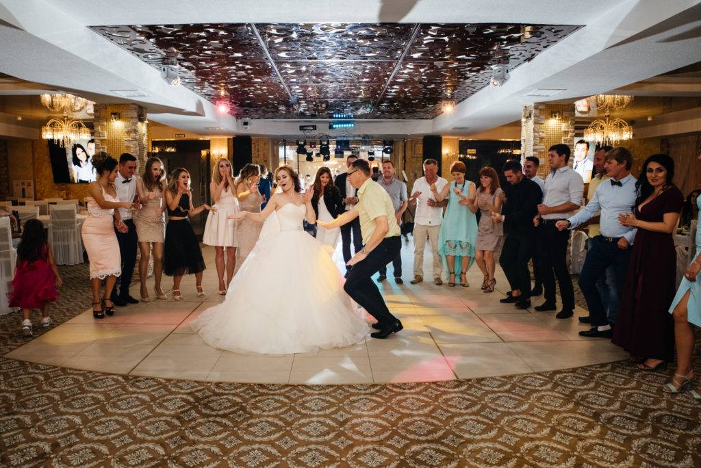 Свадебные песни: для танцев, конкурсов и поздравлений