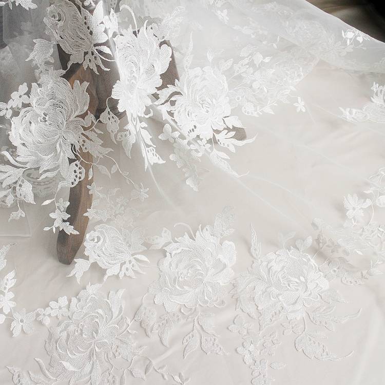 Мерцающее платье для невесты: выбор фасона, ткани, аксессуаров, виды и расположение декора