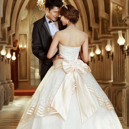 Свадебное платье с открытой спиной, кому подойдет подобная модель