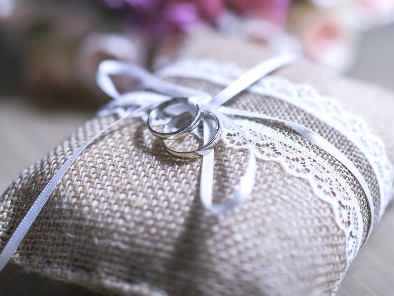 4 года брака - какая свадьба и что дарить? — что подарить? помощник в выборе подарков знает!