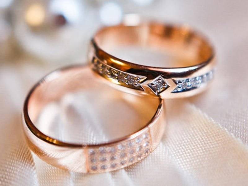 Можно ли менять обручальные кольца на новые после свадьбы: приметы и суеверия