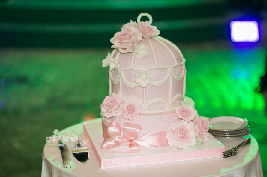 Свадебный торт в розовых тонах: нежный цвет и яркий дизайн