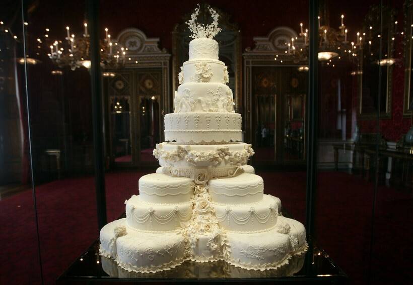 Оригинальные свадебные торты без мастики c живыми цветами на заказ, фото и цены, купить торт в москве