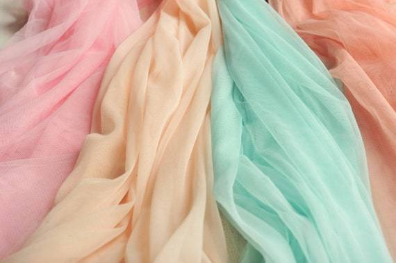 Фатин — легкая ткань для модных юбок или тюль для летних площадок