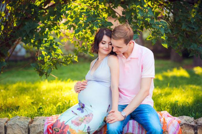 Фотосессия беременных с мужем - идеи для профессиональной съемки будущей мамы с супругом