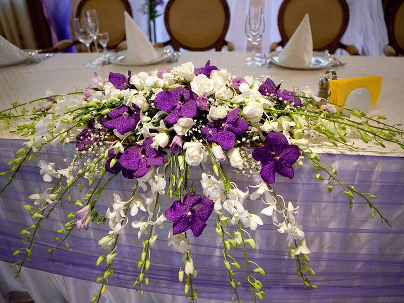 Важная составляющая оформления – флористика на свадьбу: фото декора цветами