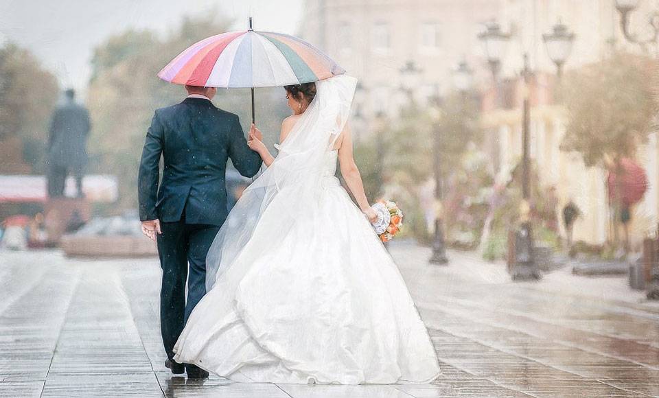 Дождь на свадьбу: приметы, что это значит