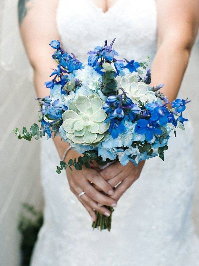 Изысканные синие свадебные букеты