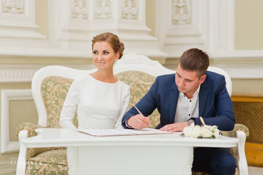 Быстро и не затратно: как проходит регистрация брака без торжественной церемонии и в чем ее преимущества?