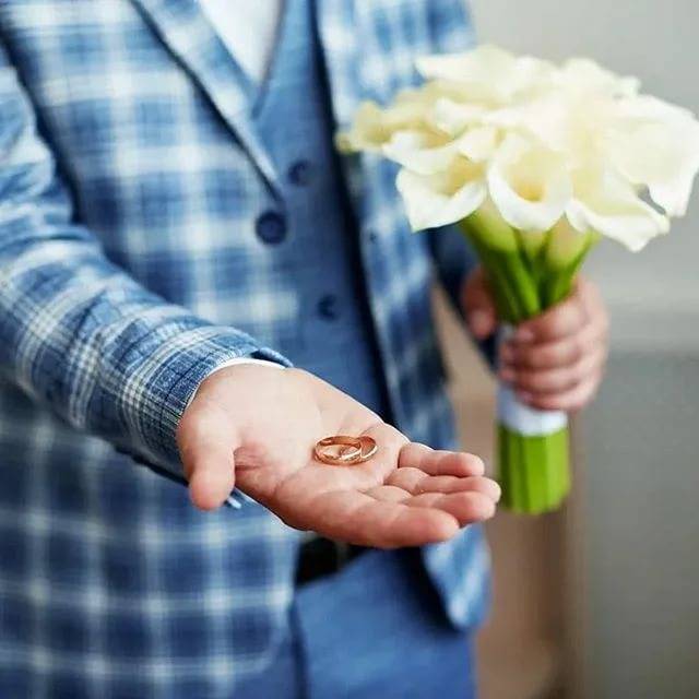 Букет на свадьбу в подарок молодоженам от гостей и от родителей: какой свадебный презент подарить невесте и жениху, идеи красивых подарочных цветов с фото