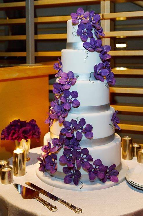 Сиреневый свадебный торт - идеи оформления с фото