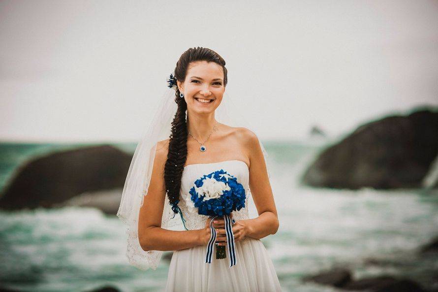 Пляжные свадебные платья (61 фото) для церемонии и фотосесий в морском стиле