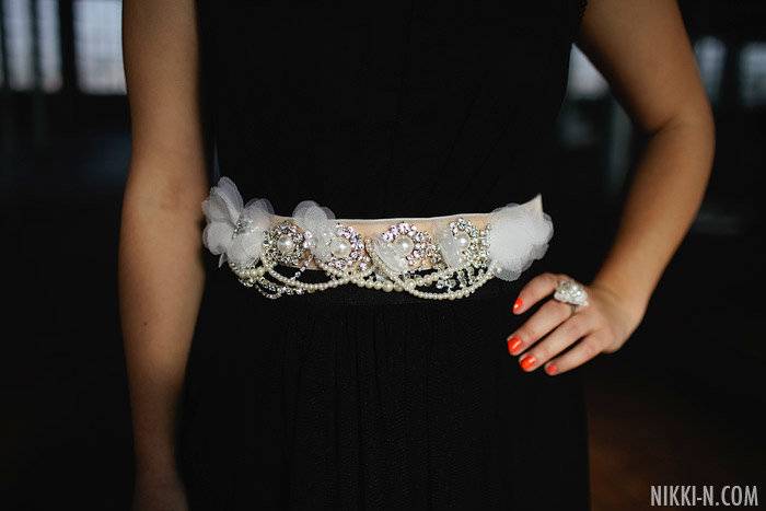 Как красиво завязать на платье пояс – простые и доступные способы