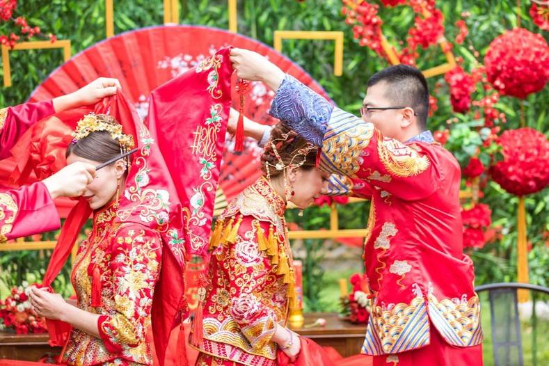 Китайские свадебные платья – пылающие, как сама любовь