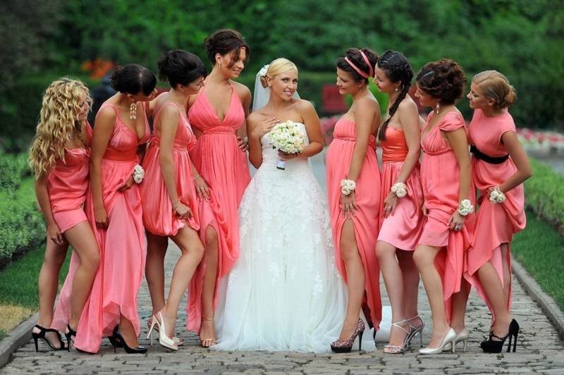 Идеи, как может выглядеть красивая прическа на свадьбу подружке невесты