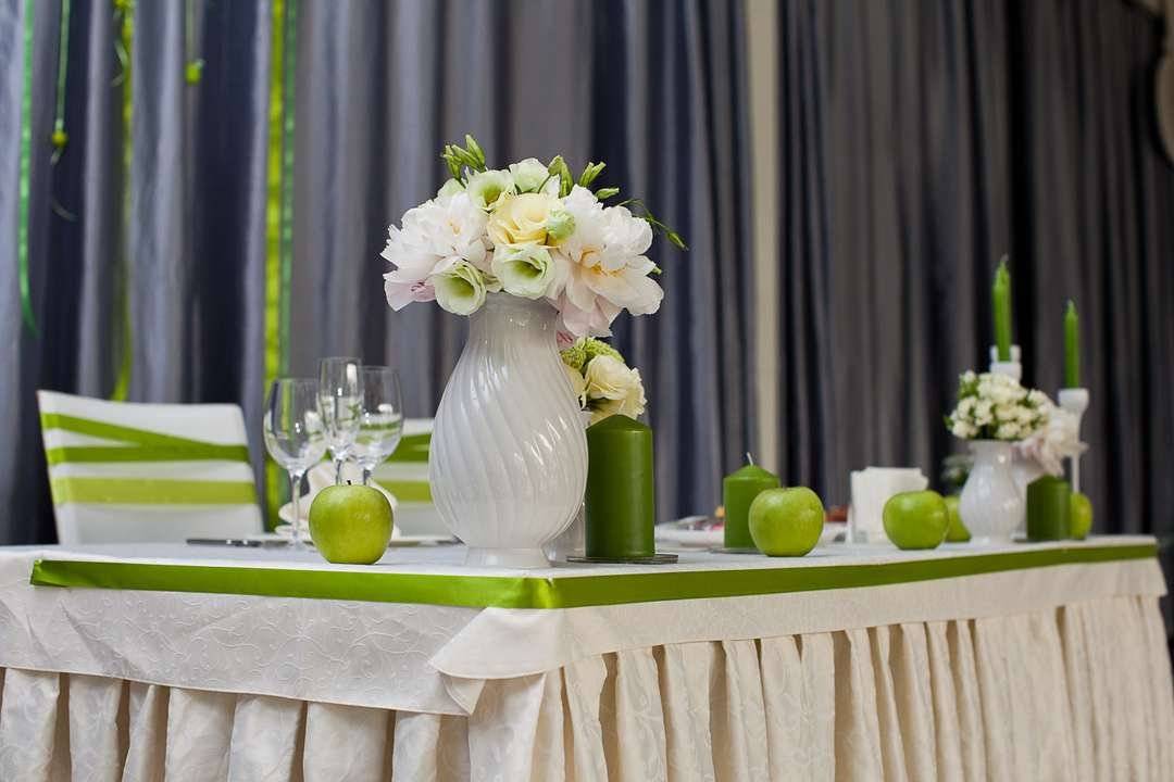 Как провести зелено-белую свадьбу – оригинальные идеи