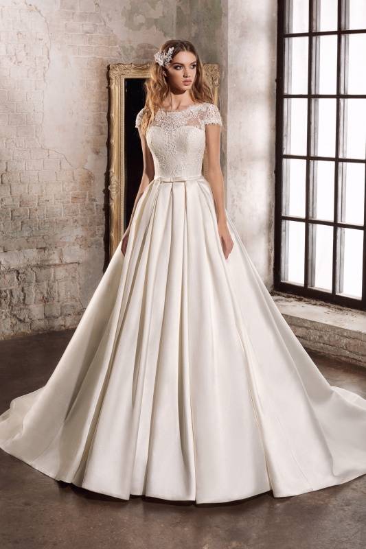 Атласное свадебное платье и его особенности