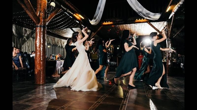 Свадебный танец-сюрприз от подруг невесты: примеры, как подготовить