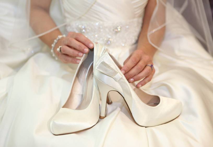 ᐉ почему нельзя выходить замуж в открытых туфлях. можно ли выходить замуж в босоножках, как подготовится к свадебной церемонии и подобрать обувь? почему нельзя босоножки на свадьбу невесте - 41svadba.