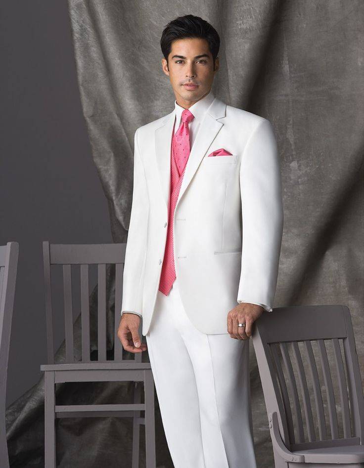 Белый мужской костюм на свадьбу