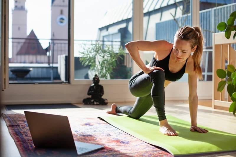Йога — с чего начать в домашних условиях: 10 простых шагов к эффективной практике