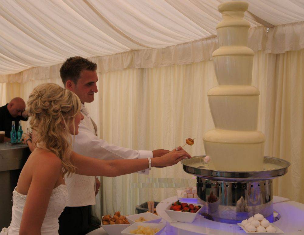 Свадебные капкейки, пряники и печенье – как удивить гостей сладким столом?